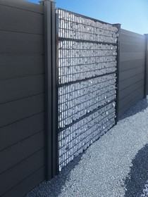 Une clôture gabion associée au claustra Redcinha®